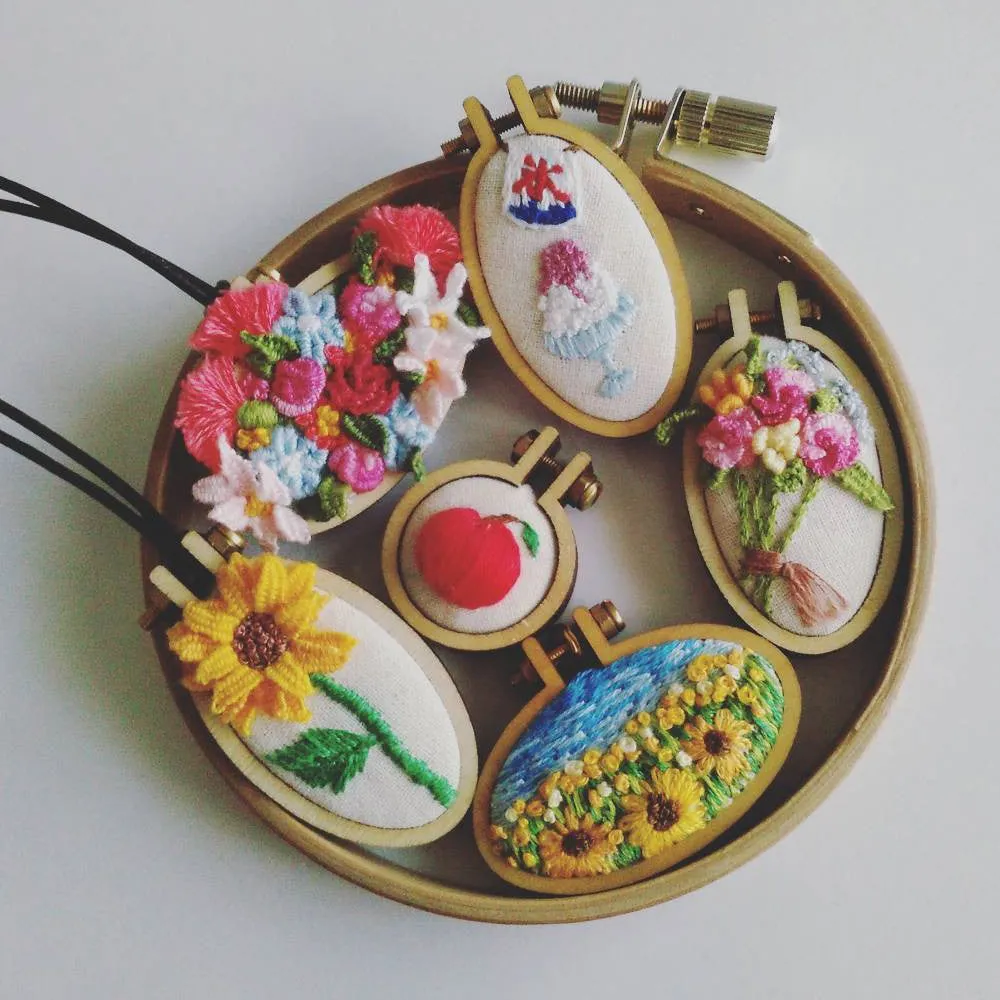 60*30mm oval (horizontal) Mini Embroidery Hoop Lasercut Frame Cross Stitch Frame Tiny Embroidery Pendant Tiny Hoop diy Embroidery Pendant 1pcs