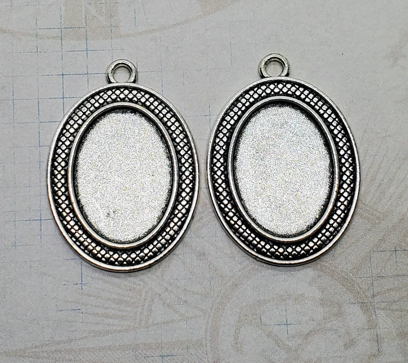 Antique Silver 25mm x 18mm Basket Weave Pendant Settings Bezels (2) - L1109