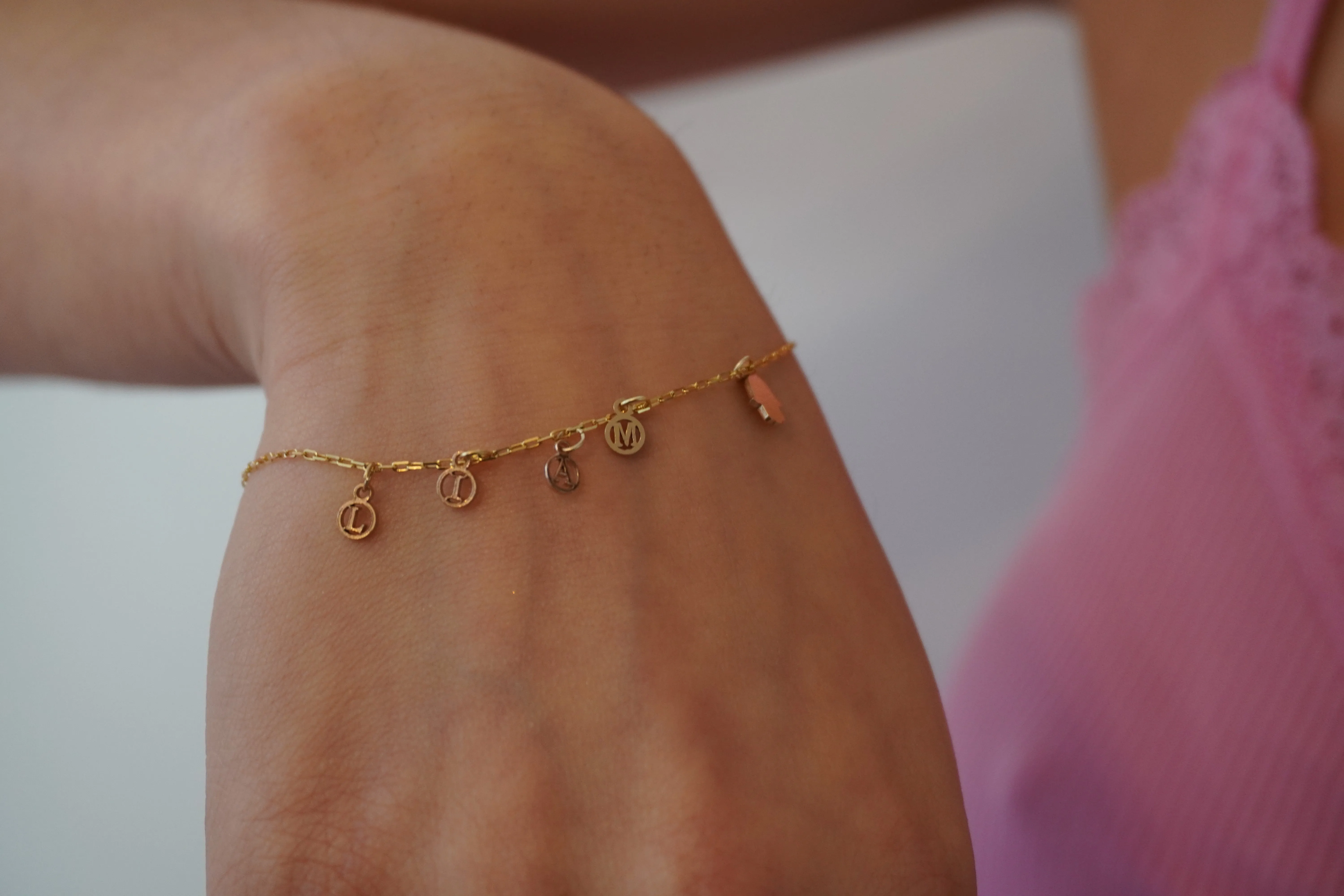 Circle Initial Charm - I | 10k Yellow Gold