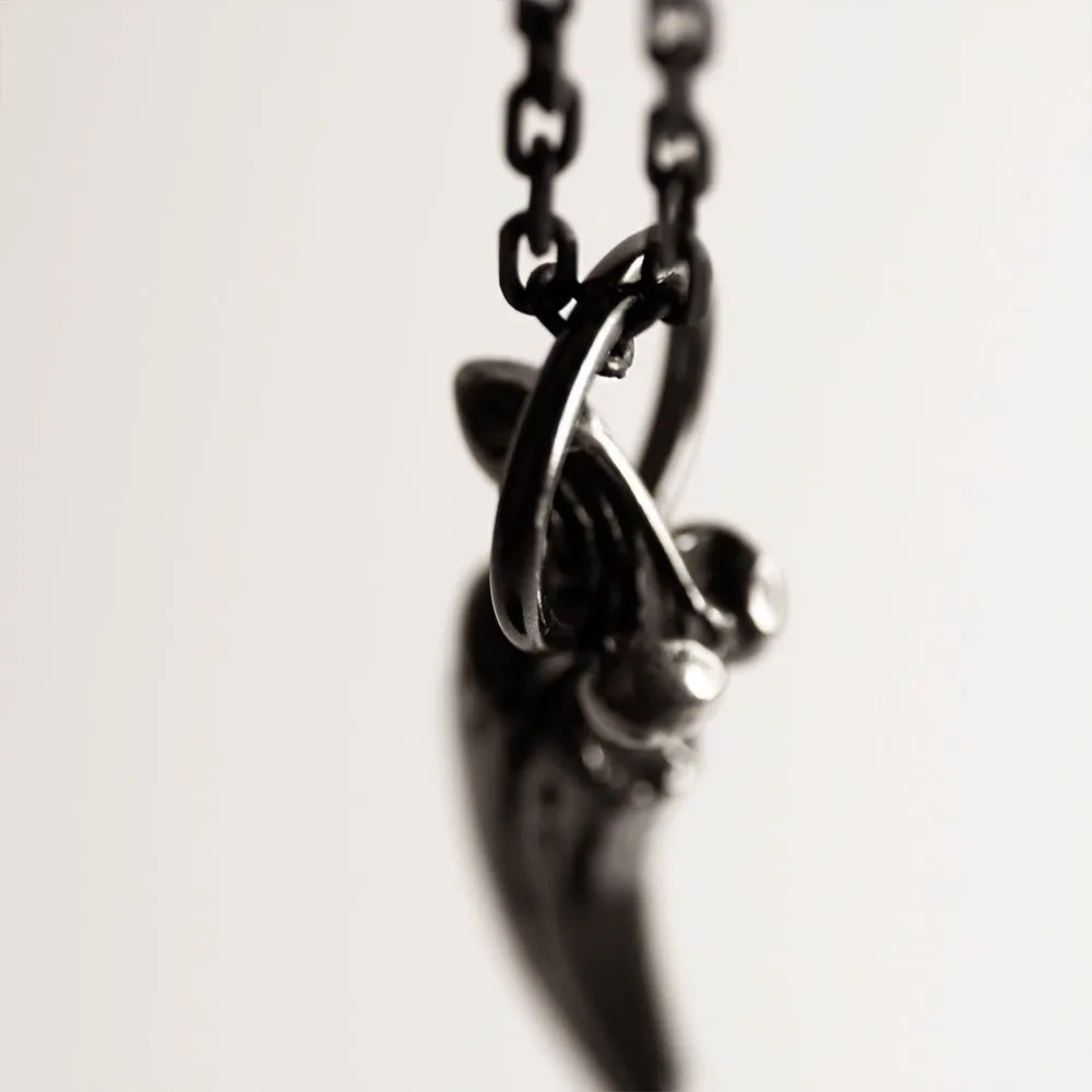 Claw pendant