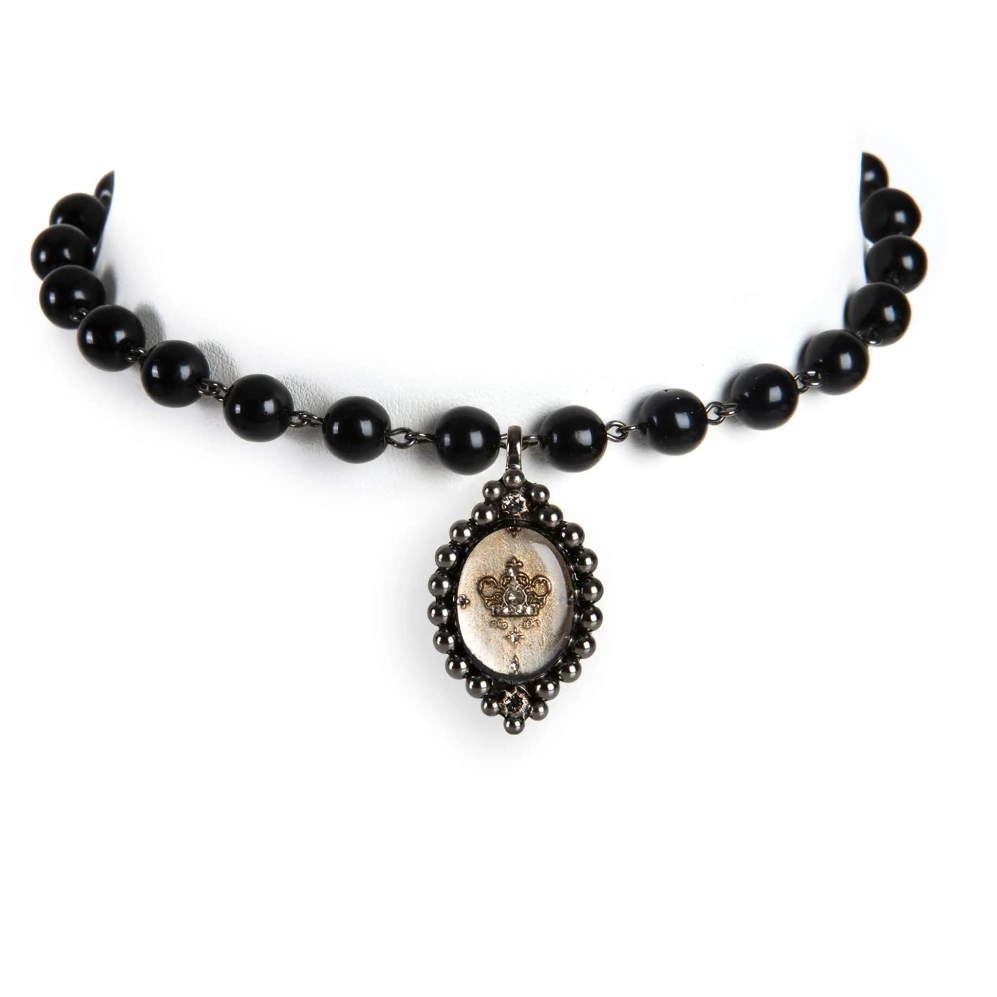 Iconic Pearl Choker Mystic Black Pearl with Classic Medallions