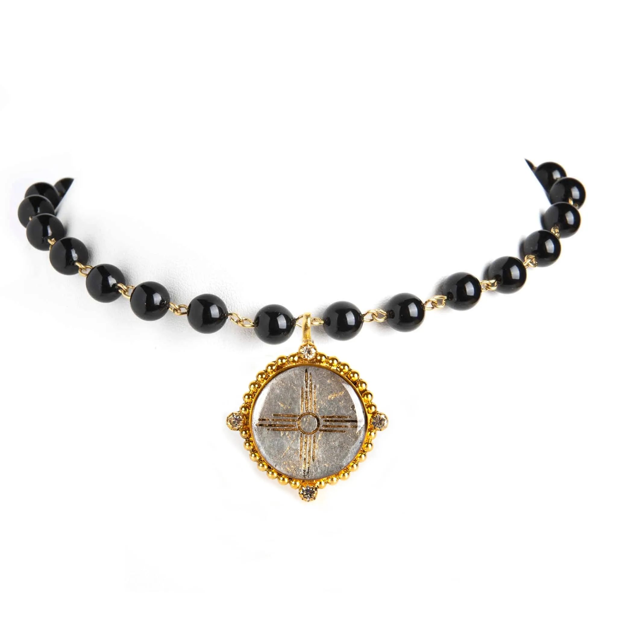 Iconic Pearl Choker Mystic Black Pearl with Classic Medallions