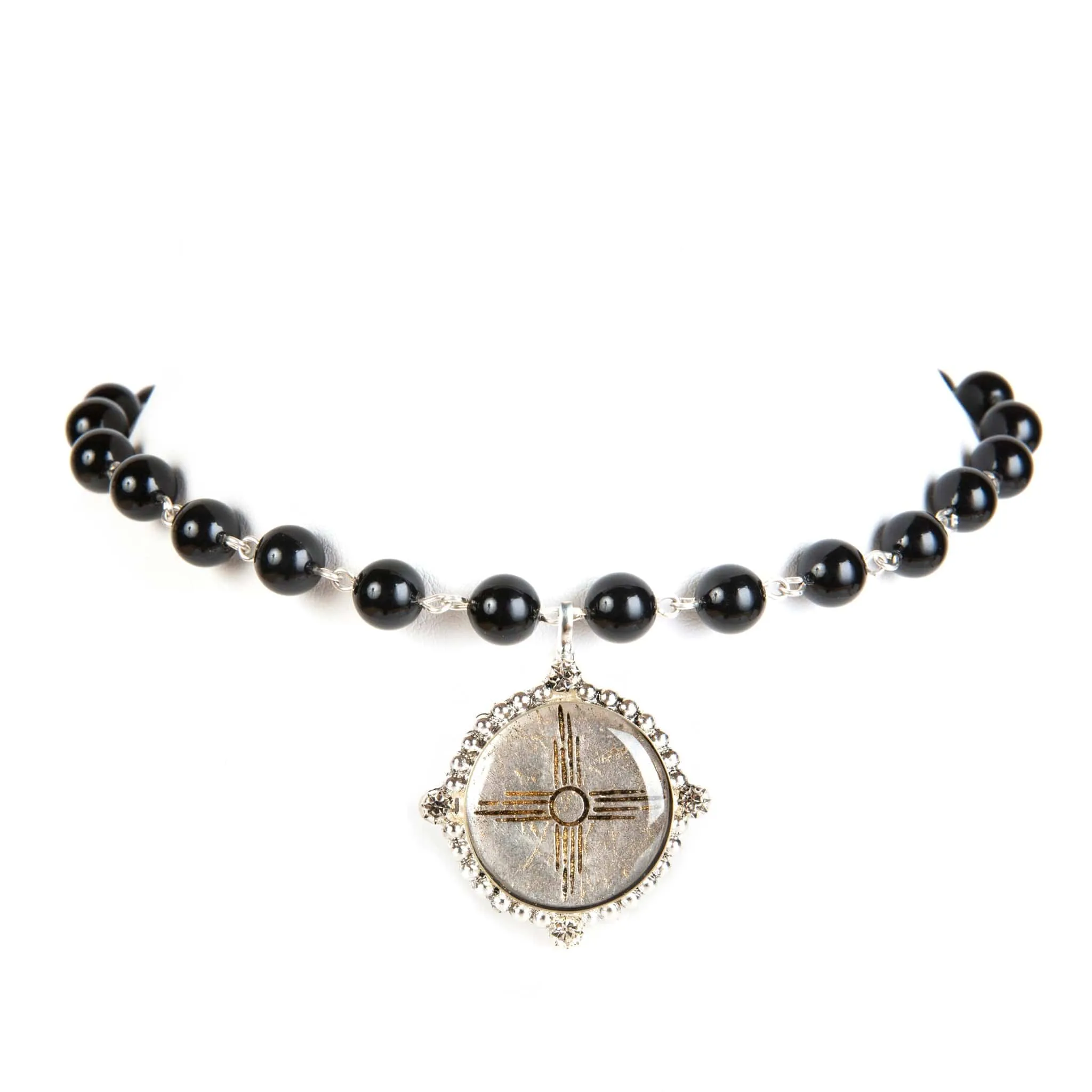 Iconic Pearl Choker Mystic Black Pearl with Classic Medallions