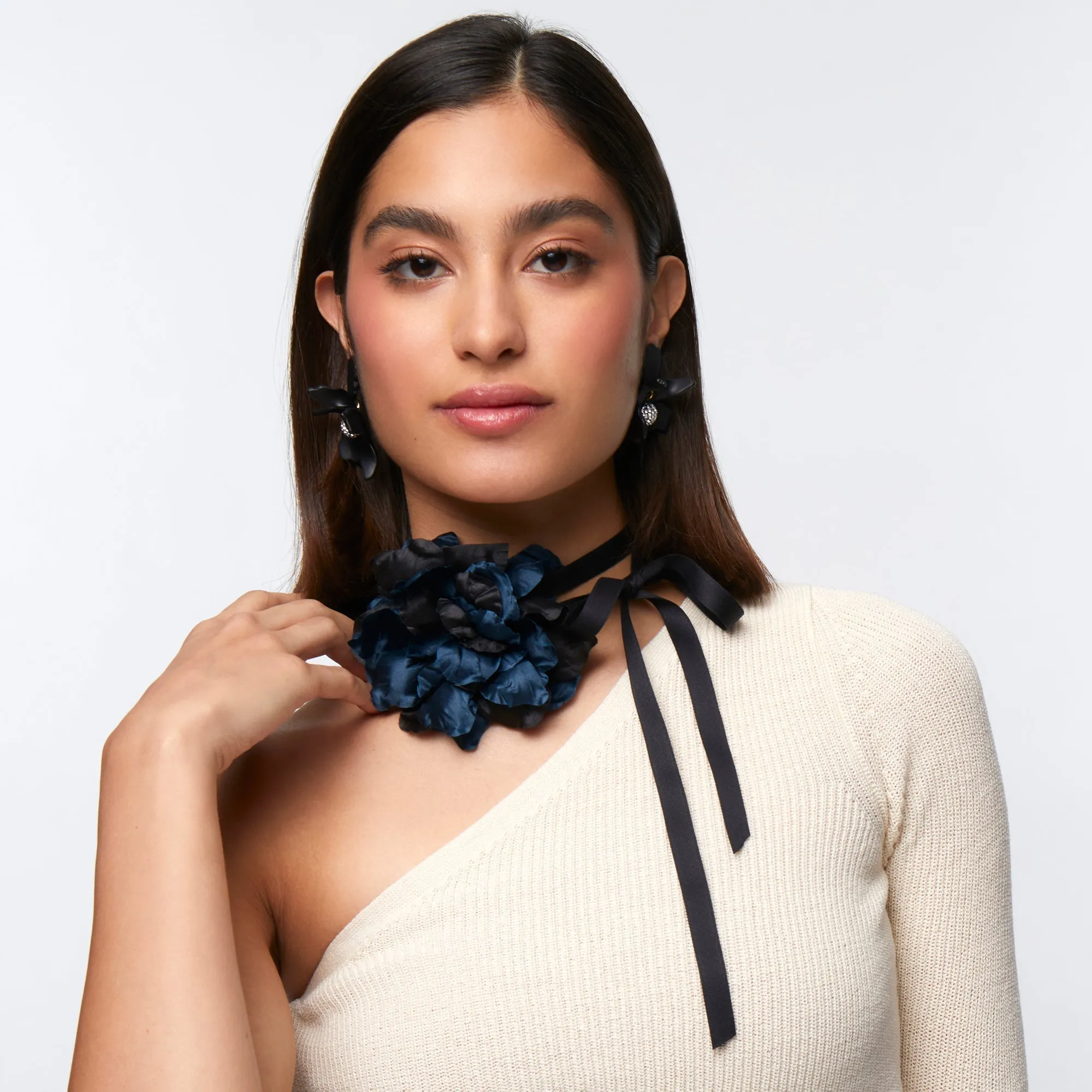 MIDNIGHT SILK MAGNOLIA FLOWER CHOKER/BROOCH