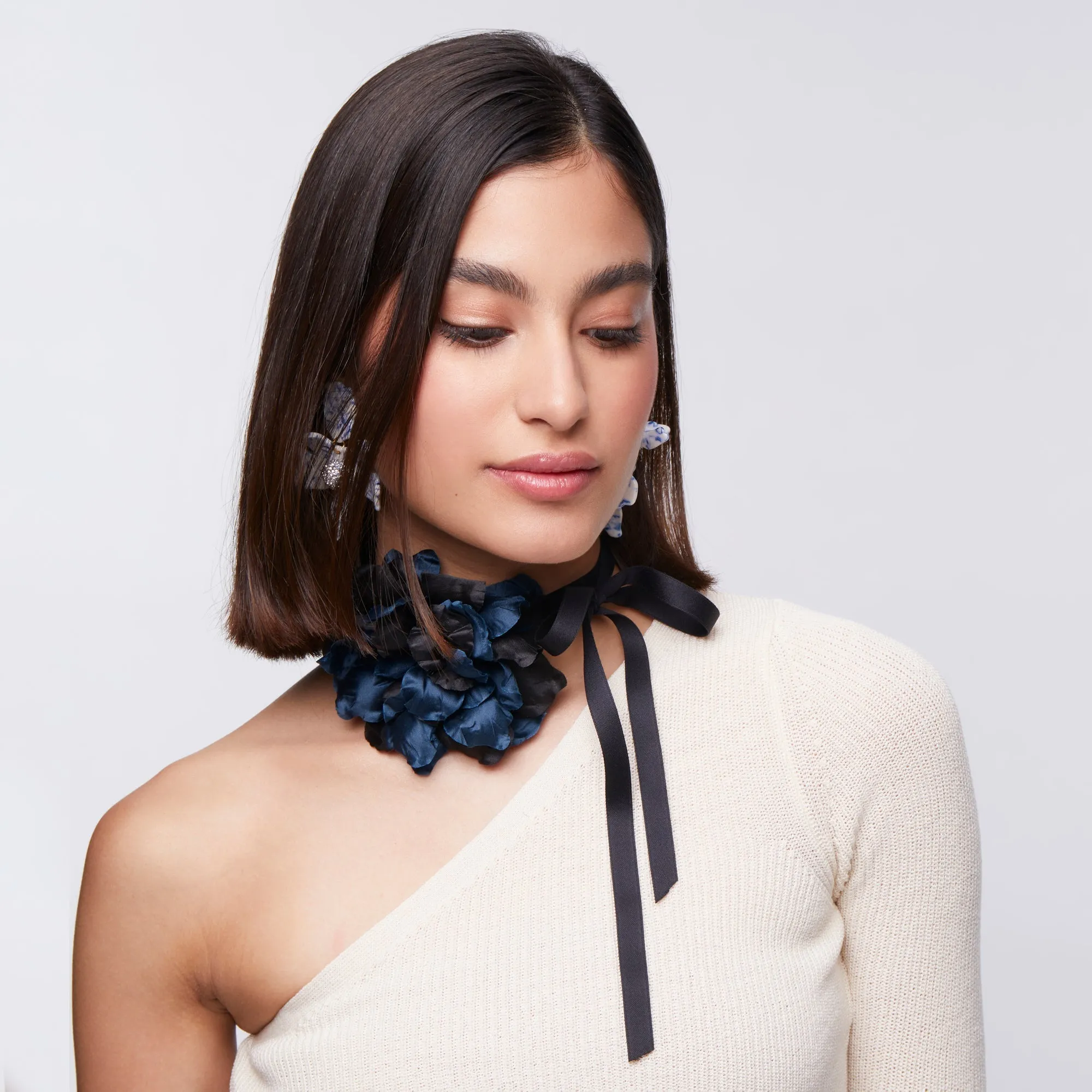 MIDNIGHT SILK MAGNOLIA FLOWER CHOKER/BROOCH