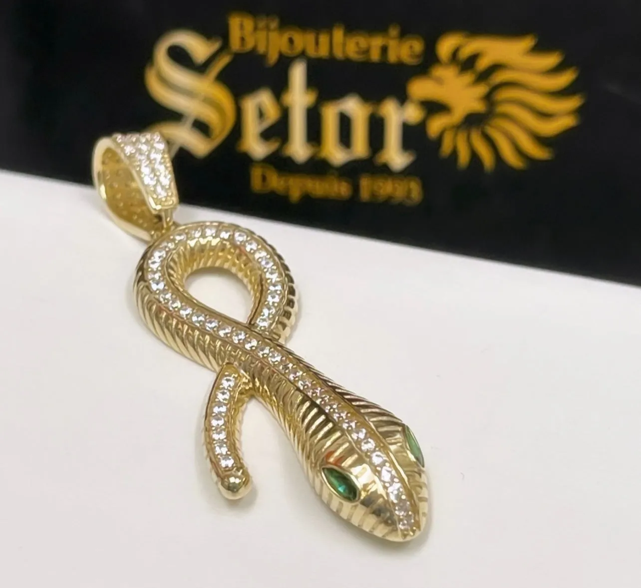 Snake pendant