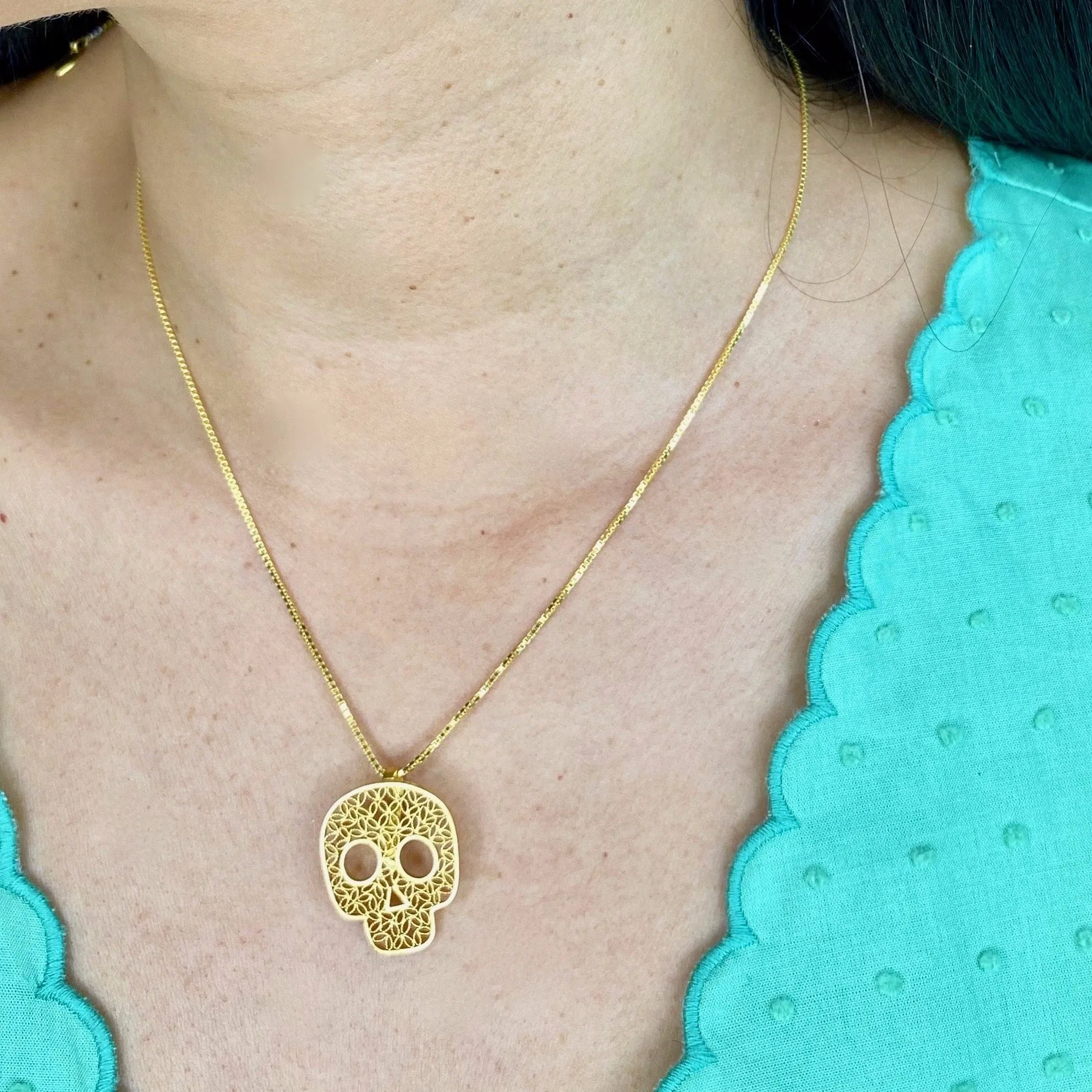 SUGAR SILVER SKULL MEDIUM PENDANT NECKLACE